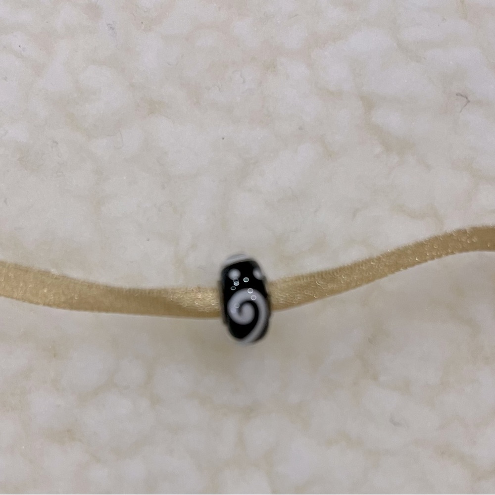 Glass bead